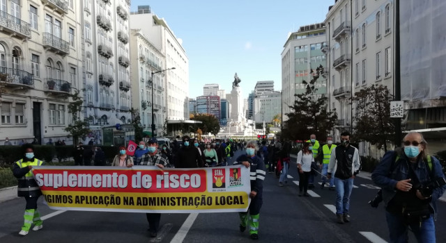 Trabalhadores da Administração Local em marcha para a Assembleia da República