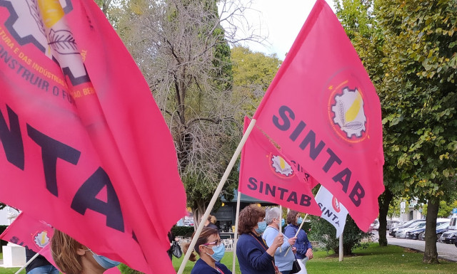 Greve ao trabalho gratuito e suplementar durante 2021