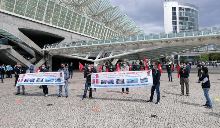 Trabalhadores da Otis Elevadores em greve nos feriados de Dezembro e 1 de Janeiro
